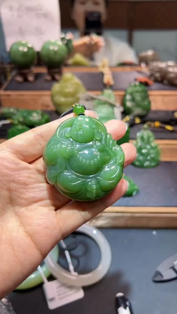 颈饰未镶嵌和田玉（碧玉）1