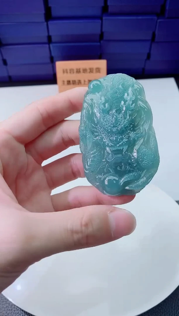 翡翠未镶嵌颈饰