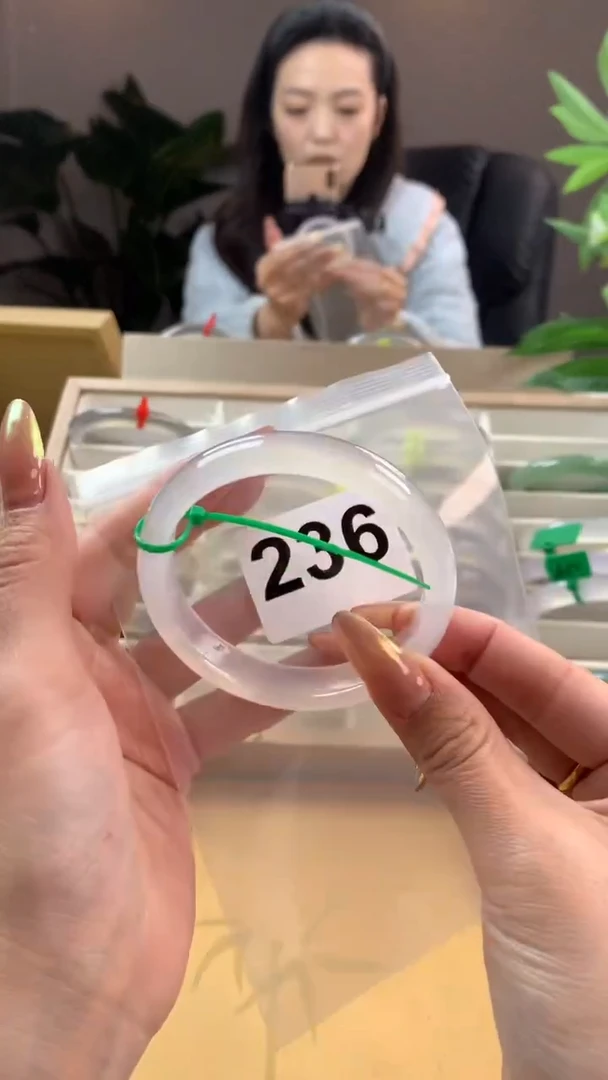 【闪购商品】玛瑙/玉髓手镯未镶嵌236