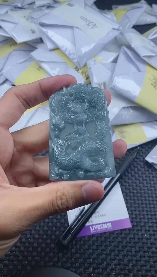 翡翠未镶嵌颈饰