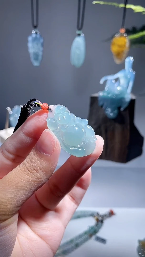 颈饰未镶嵌翡翠佛公