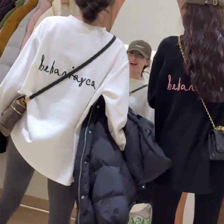 白色内搭加绒打底衫女春季中长款可外穿长袖T恤搭配鲨鱼裤的上衣