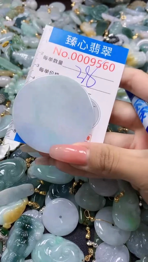 翡翠未镶嵌颈饰9560