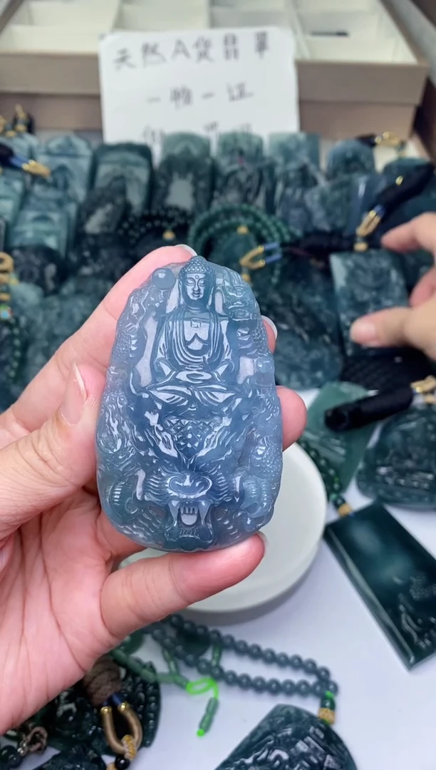 颈饰未镶嵌翡翠