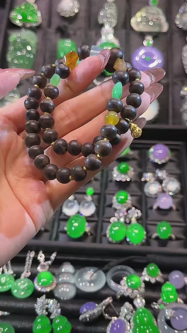 颈饰18K金镶嵌翡翠珠串