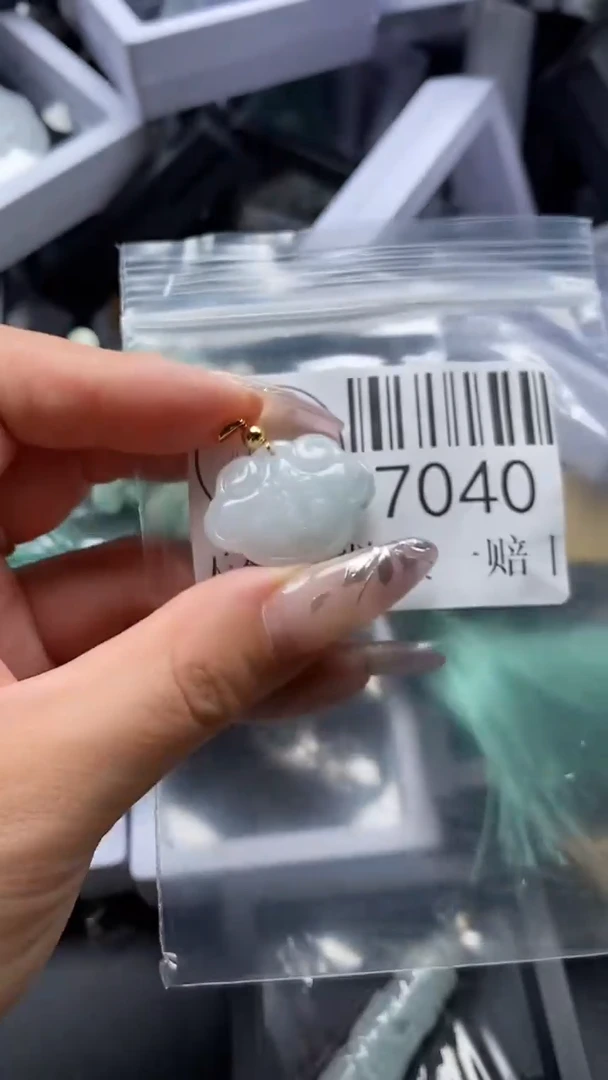 吊坠(不含链)未镶嵌翡翠7040