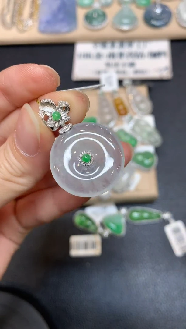 【闪购商品】翡翠颈饰18K金镶嵌平安扣【无服务费