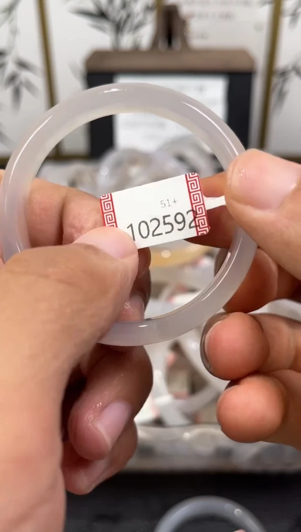 玛瑙/玉髓手镯未镶嵌102592微瑕