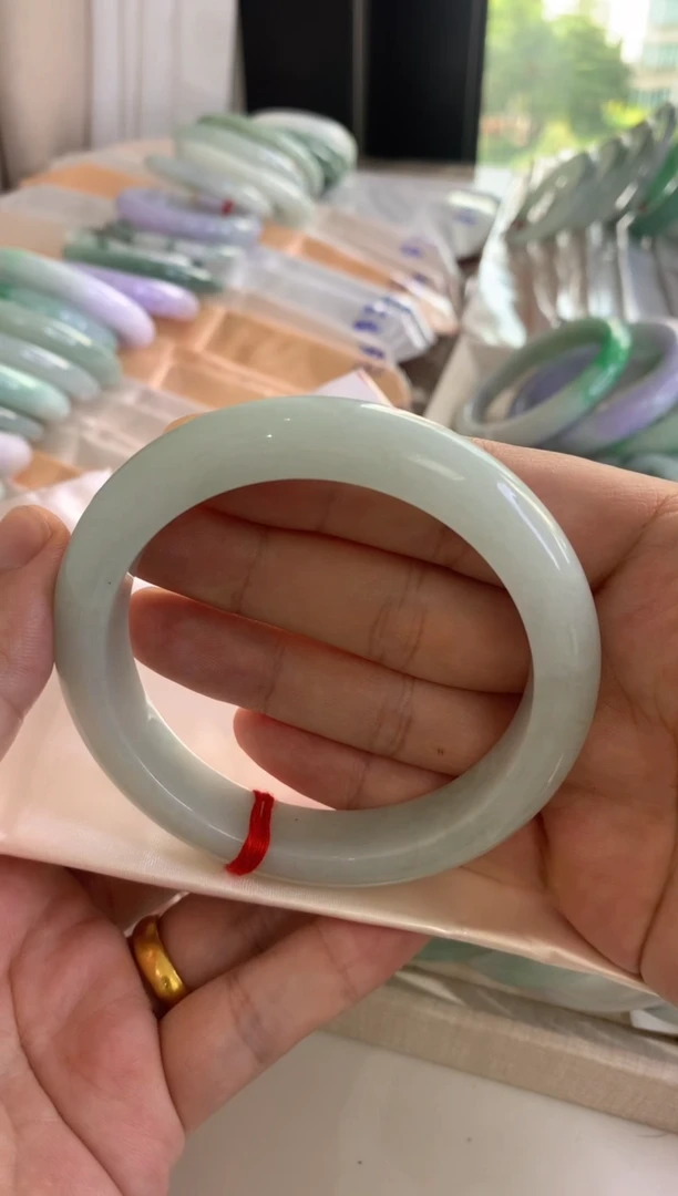 翡翠手镯未镶嵌葡萄肉61.5