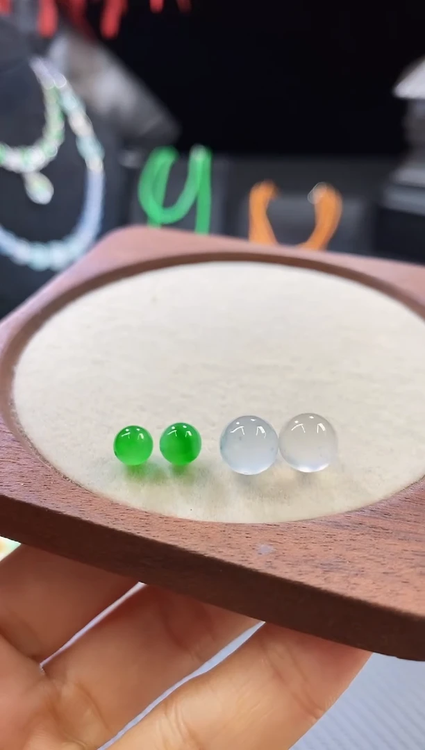 翡翠挂件未镶嵌金*2对