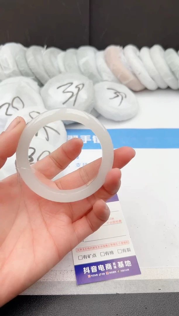 【闪购商品】石英质玉手镯未镶嵌z26-B55.2