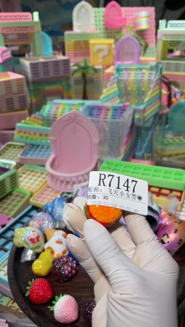 飞****?陌派有钳寄居蟹7147