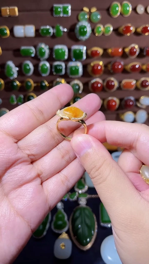 颈饰18K金镶嵌和田玉?****l戒指