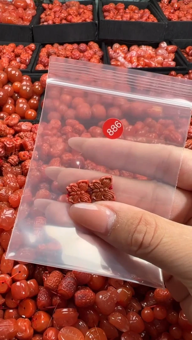 南红玛瑙未镶嵌颈饰1
