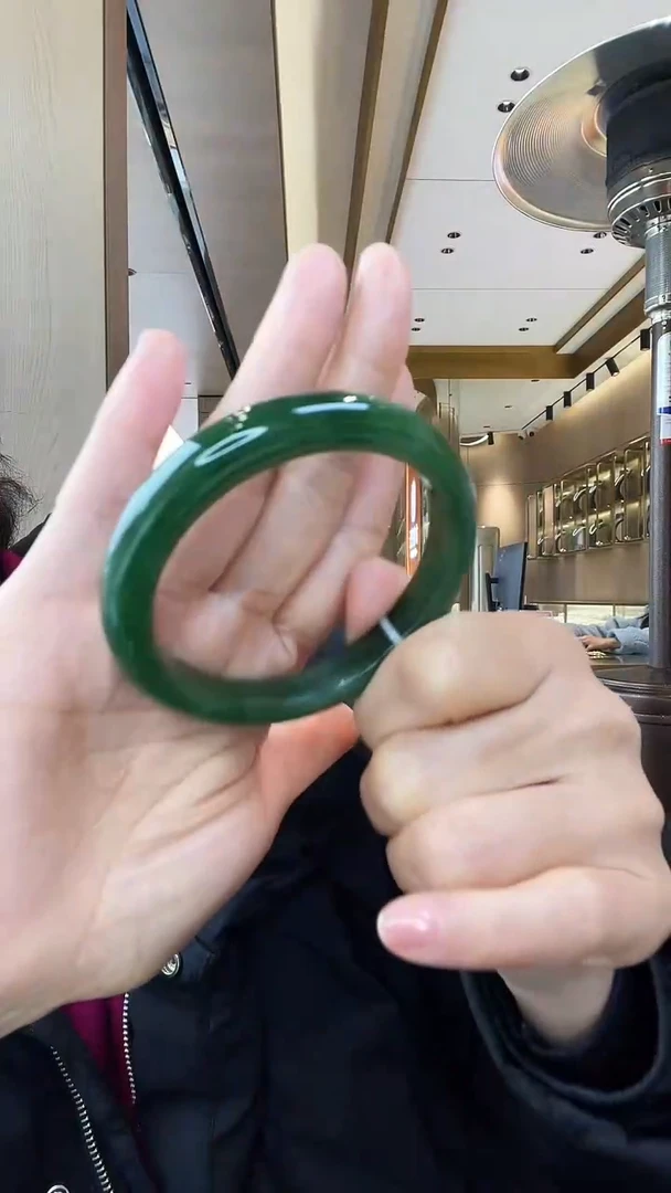 【闪购商品】和田玉手镯未镶嵌绿平镯60