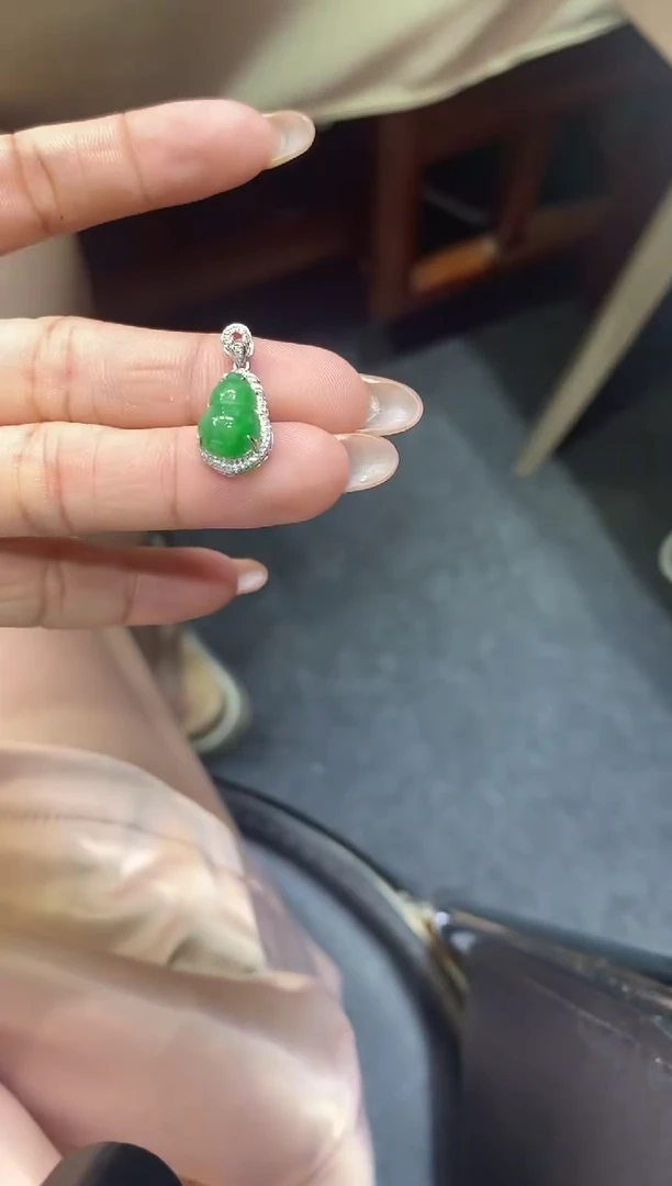 翡翠18K金镶嵌吊坠(不含链)葫芦