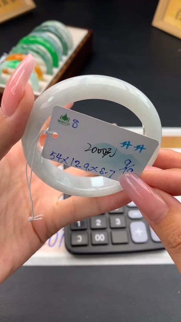 未镶嵌手镯翡翠自带#送人#，联系客服核对地址~
