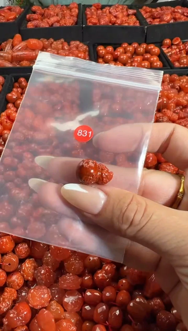 颈饰未镶嵌南红玛瑙1