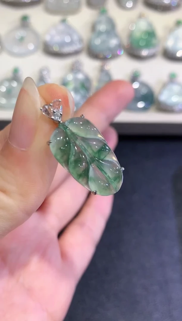 【闪购商品】翡翠颈饰18K金镶嵌B53