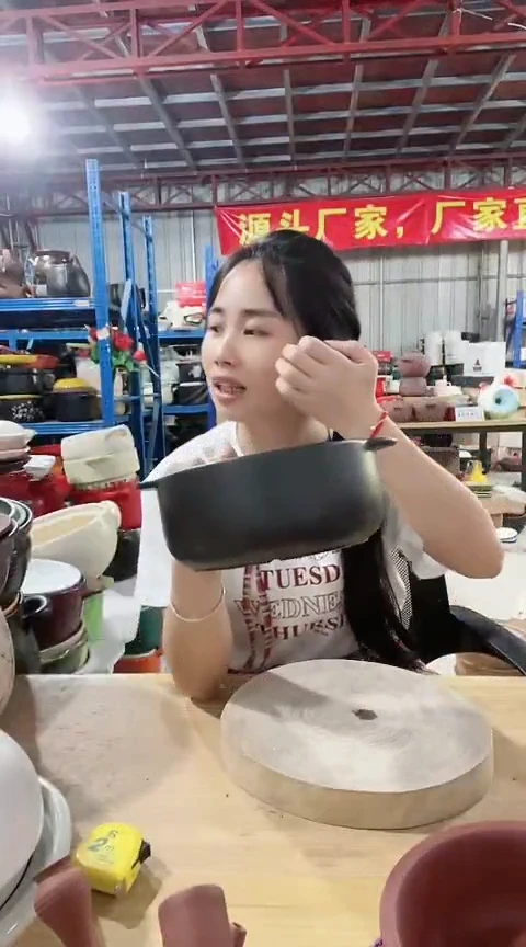 2461瑕疵黑锅不带盖不圆