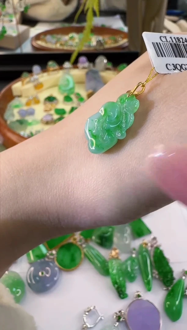 【闪购商品】翡翠吊坠(不含链)18K金镶嵌缅甸翡翠A货吊坠