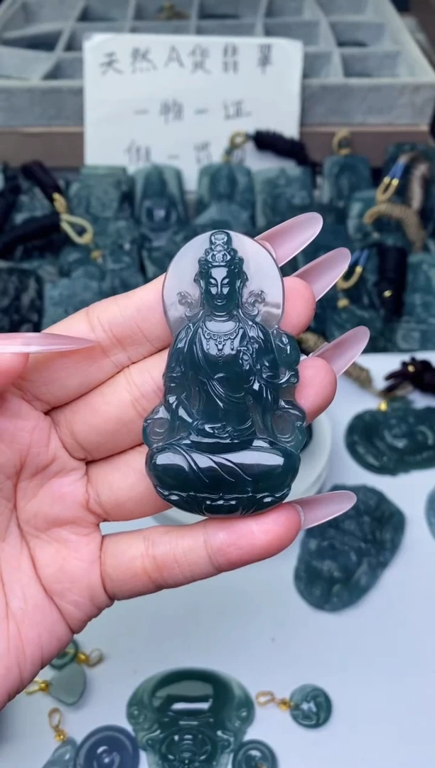 颈饰未镶嵌翡翠