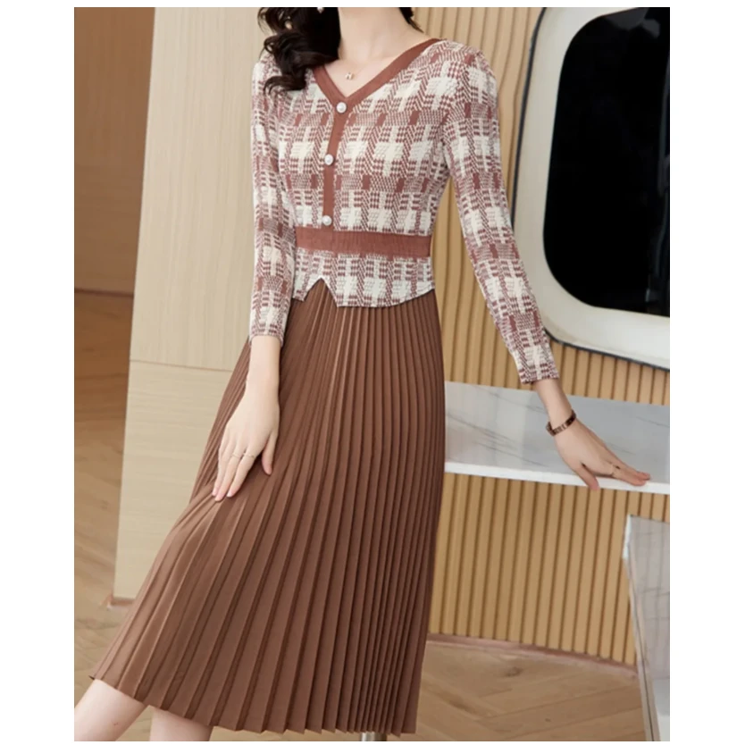 褶皱连衣裙女2025秋冬新款大码V领减龄收腰显瘦气质中长款魔术裙