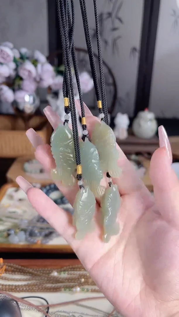 和田玉未镶嵌吊坠(赠链)多样性发货其一