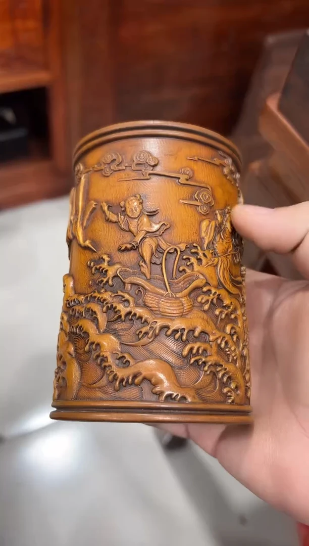 紧**光黄杨八仙过海笔筒