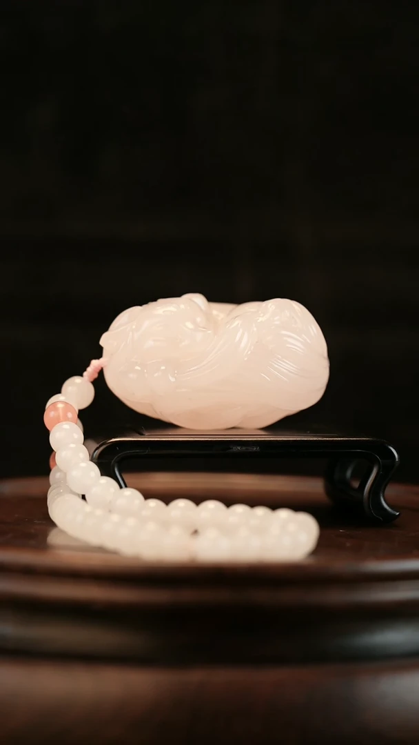 云南石樱花粉九尾狐