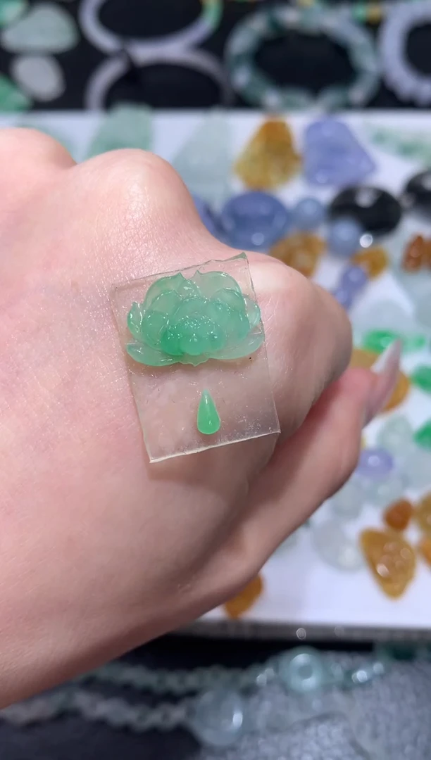 未镶嵌定制翡翠莲花