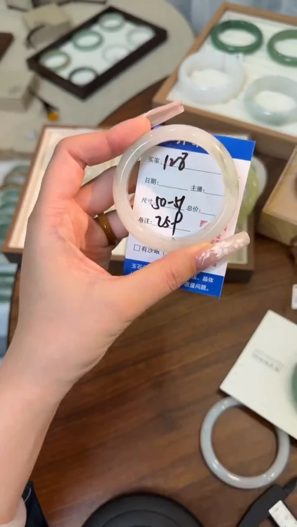 未镶嵌手镯石英质玉128