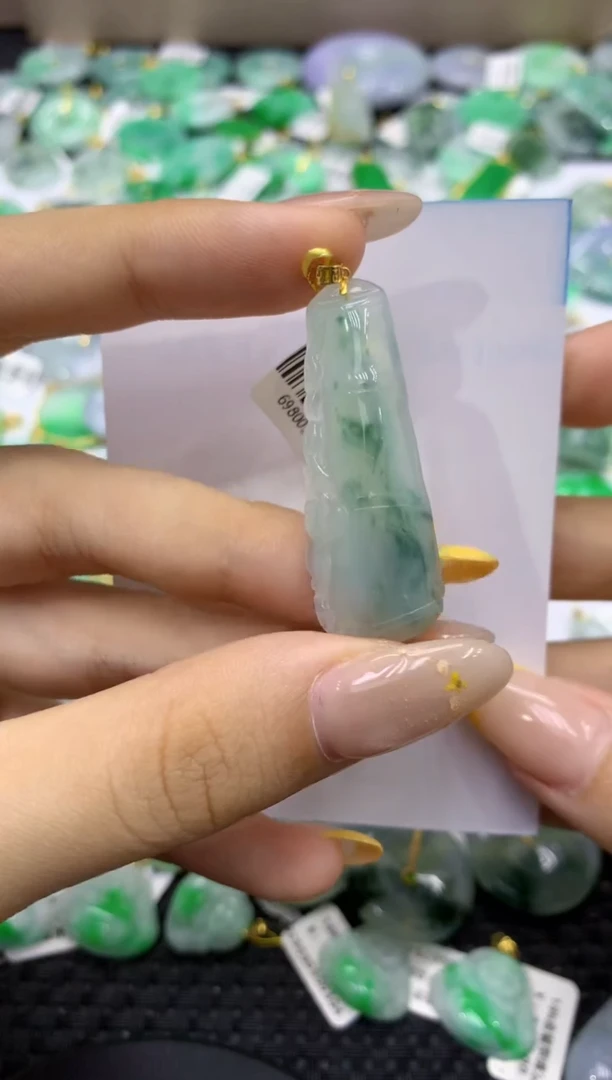 颈饰18K金镶嵌翡翠天然缅甸翡翠A货