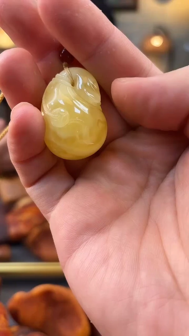 未镶嵌颈饰蜜蜡吊坠