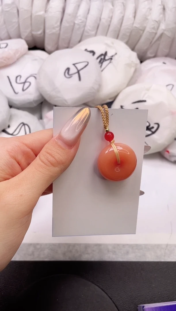 【闪购商品】石英质玉手镯未镶嵌桃花平安扣