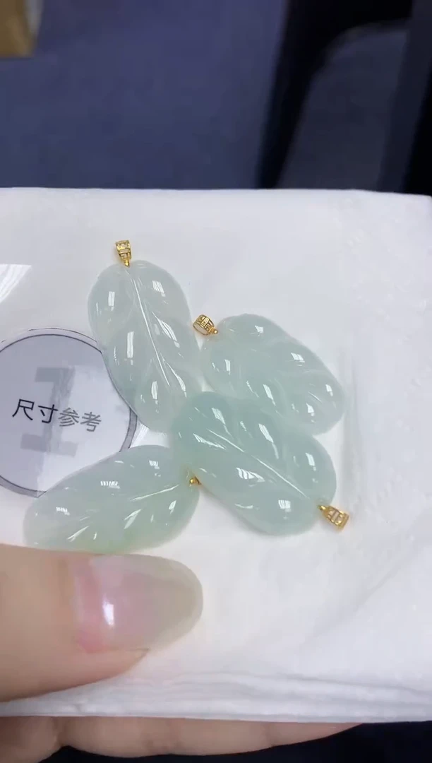 翡翠18K金镶嵌颈饰天然缅甸翡翠A货多样性发其一