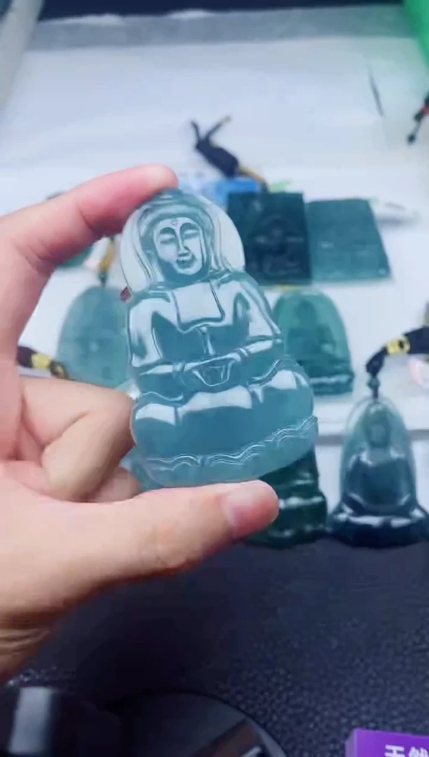 颈饰未镶嵌翡翠