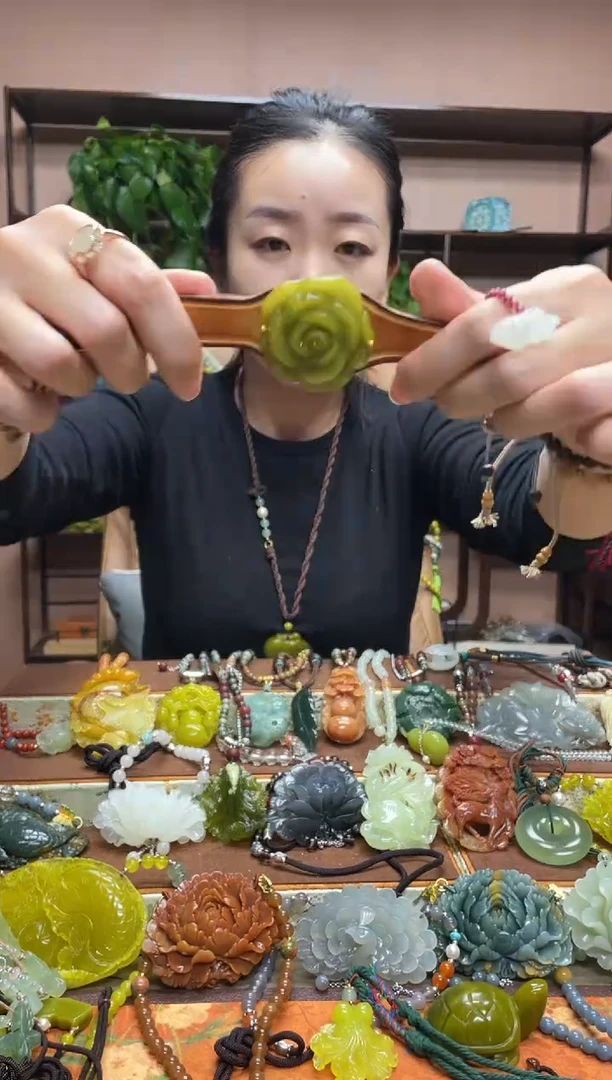 未镶嵌岫玉吊坠多样性发货发其中之一
