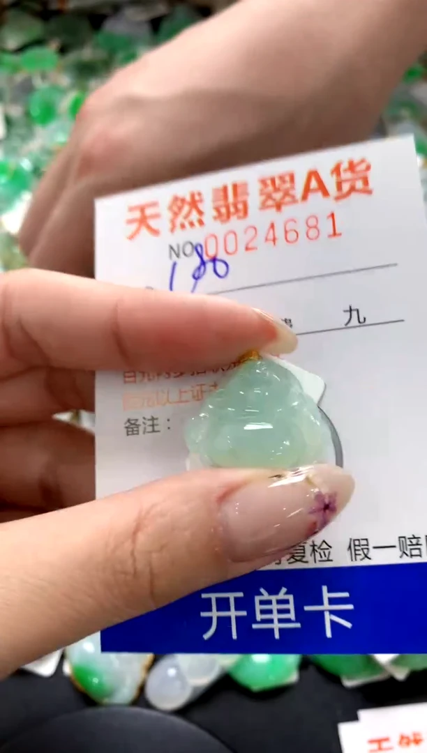 翡翠18K金镶嵌颈饰1111111111111111