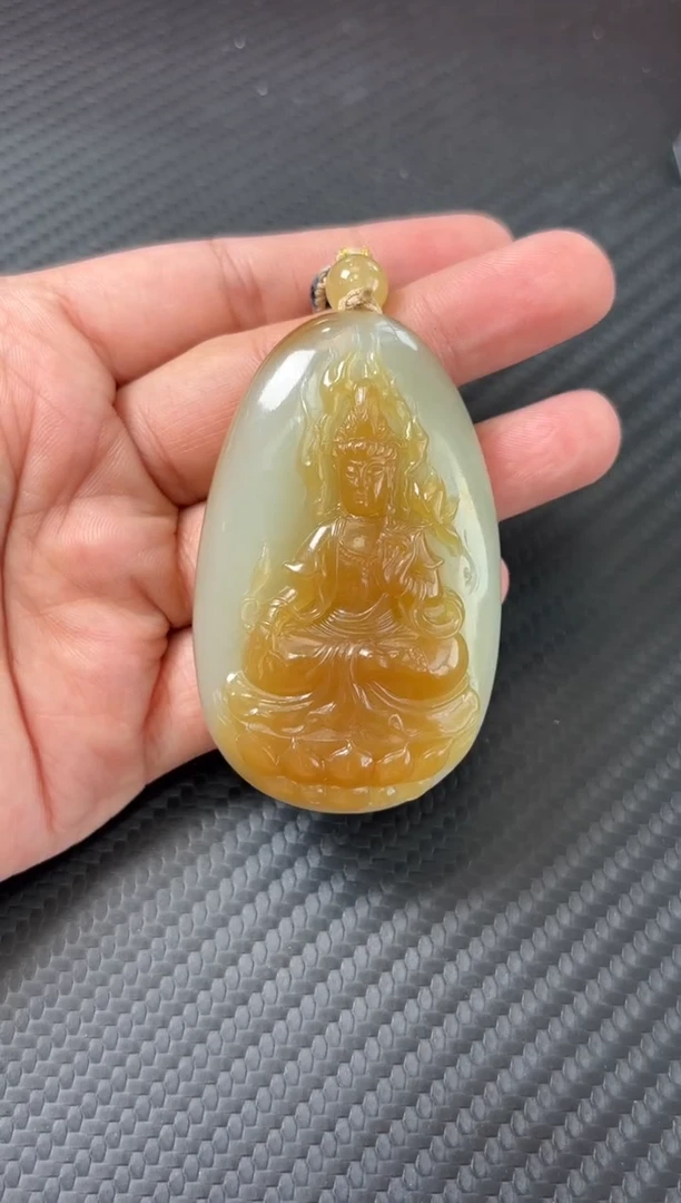 吊坠(赠链)未镶嵌和田玉若羌微色差吊坠m