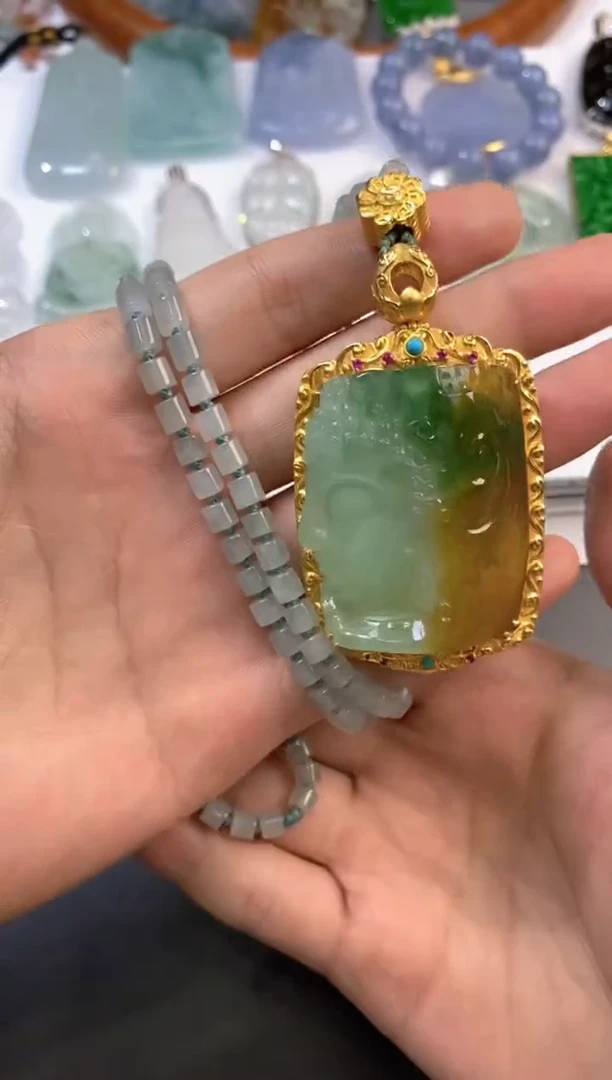 18K金镶嵌挂件翡翠番**蛋1