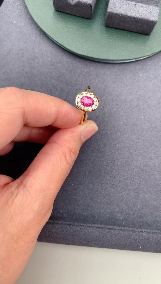 【闪购商品】彩色蓝宝石戒指18K金镶嵌1ct粉蓝宝戒指