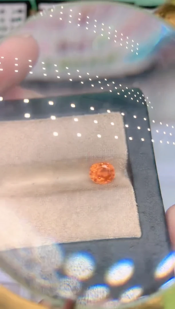 未镶嵌裸石石榴石（芬达石）1.83ct