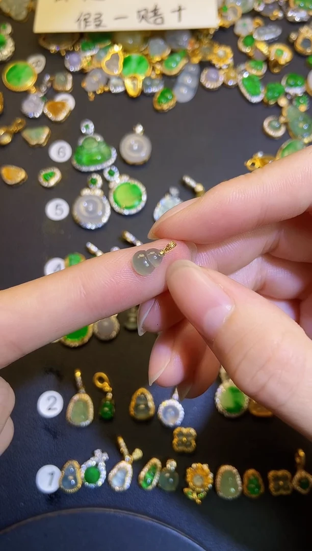 吊坠(不含链)18K金镶嵌翡翠1