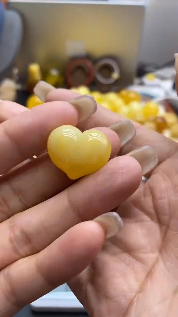 琥珀未镶嵌珠宝奇石2523