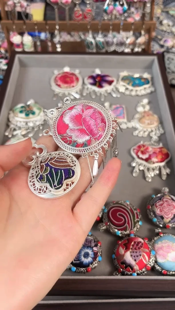 织绣大****头民族风非遗老绣饰品638