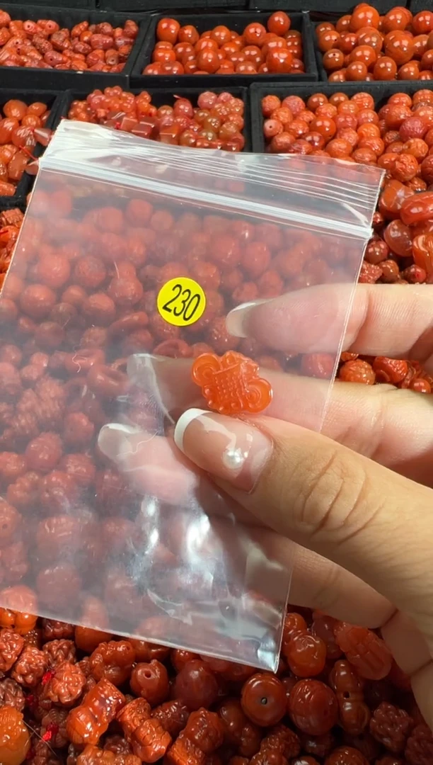 颈饰未镶嵌南红玛瑙1