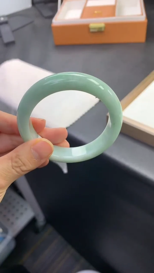 未镶嵌手镯翡翠退货需手镯吊牌标签完好