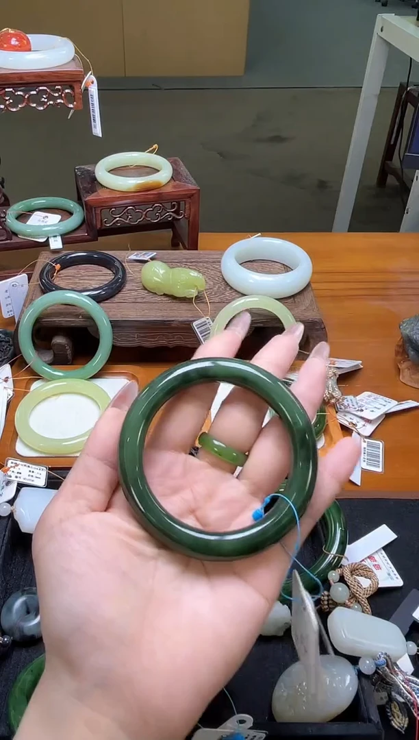 未镶嵌手镯和田玉俄七碧玉 58圈