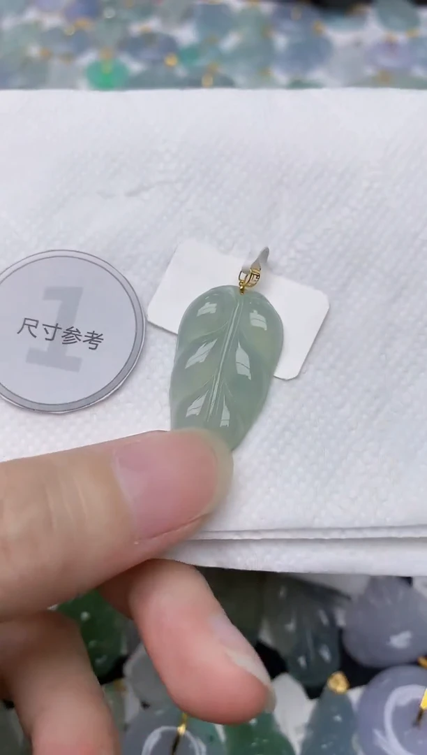 翡翠18K金镶嵌颈饰天然A货翡翠